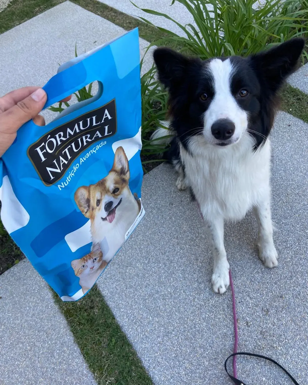 Júlia representando a Fórmula Natural em evento