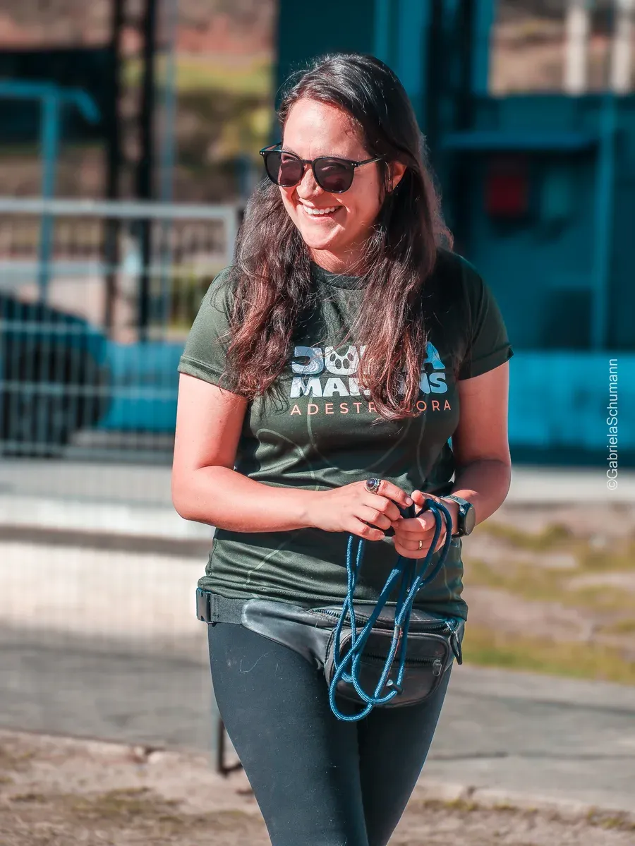 Júlia Martins durante um atendimento